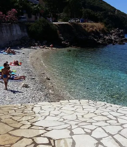 Delfini Bay Retreat 바실리키