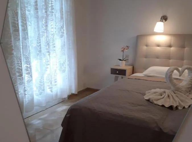 Delfini Bay Retreat Апартаменты *